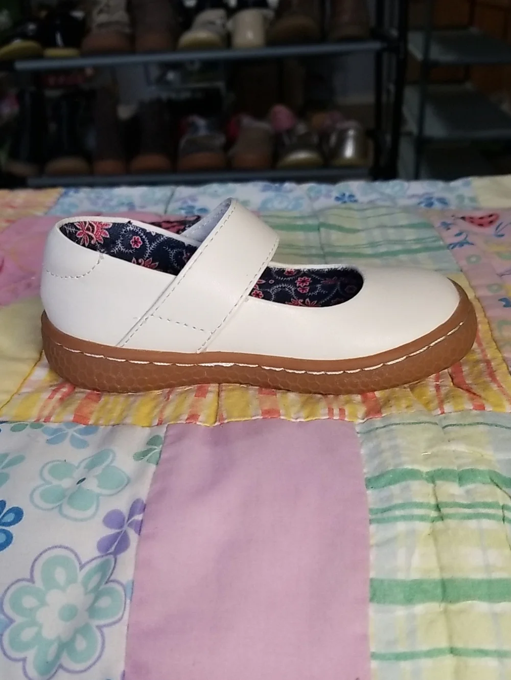 Livie & Luca White Mary Jane Shoes with Navy Floral Lining Size 5 Excellent